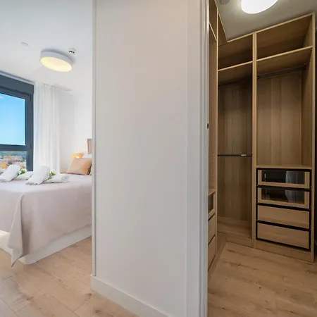 Xpce Urban Skyline - Parking Free Apartment