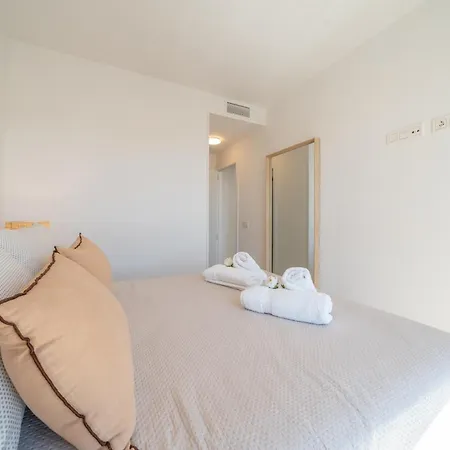Xpce Urban Skyline - Parking Free Apartment