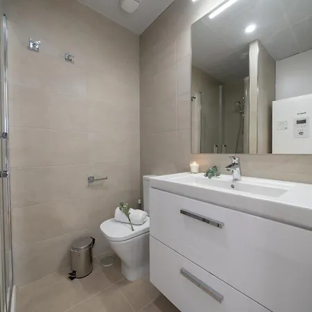 Xpce Urban Skyline - Parking Free Apartment Malaga
