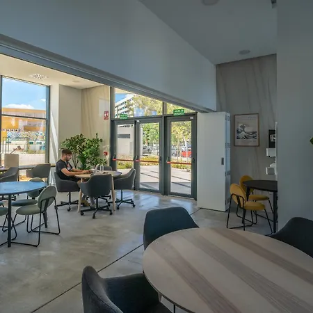 Apartment Xpce Urban Skyline - Parking Free *